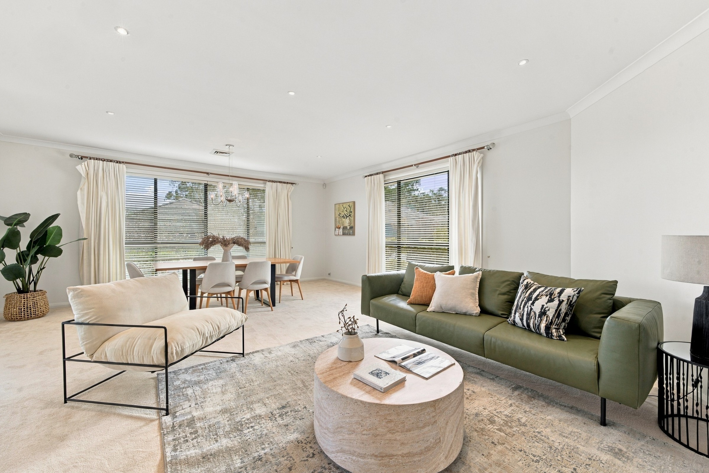 Light-filled lounge