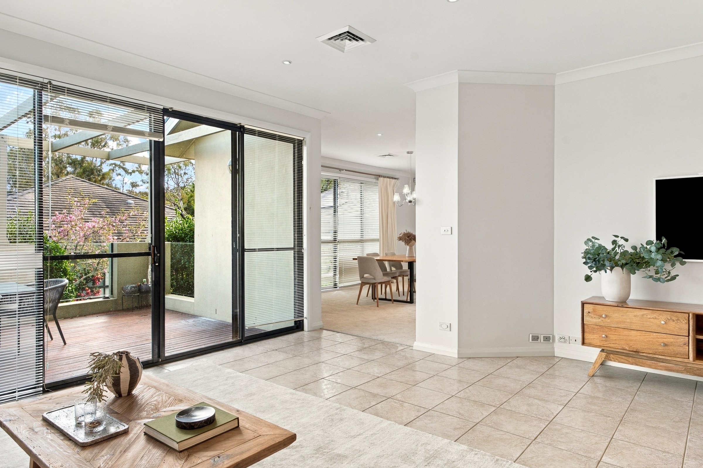 Indoor–outdoor family living